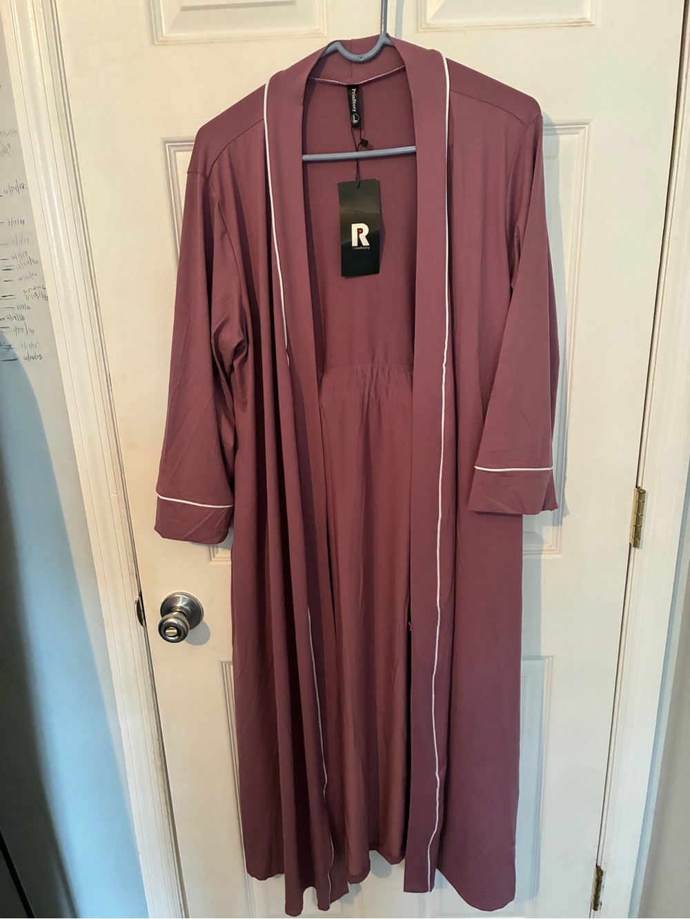 Robe - size L - Mauve with White Piping